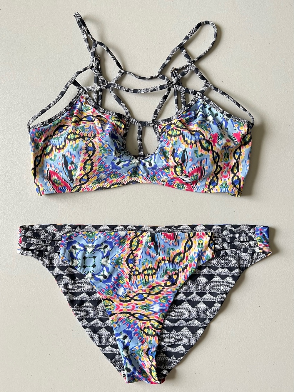 Red Carter Reversible Bikini Set L Strappy Multicolor Ikat Tribal Swim 2 Piece